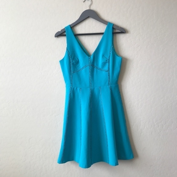 ARYN K V-Neck Flar Mini Dress - Picture 6 of 8